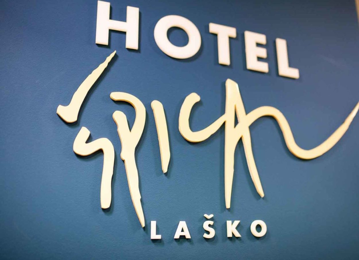 Hotel Špica Laško - tabla z logotipom